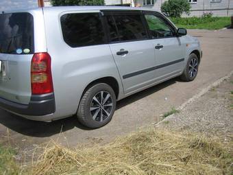 2004 Toyota Succeed Photos