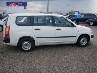 2004 Toyota Succeed Pictures
