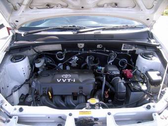 2004 Toyota Succeed Images