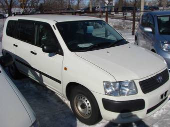 2005 Toyota Succeed Photos