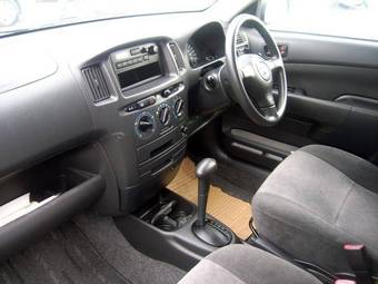2005 Toyota Succeed Photos