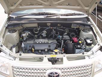 2005 Toyota Succeed Images