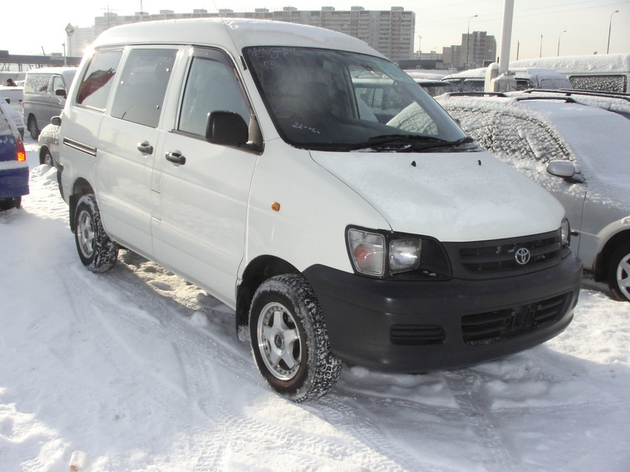 2000 Toyota Town Ace Pictures