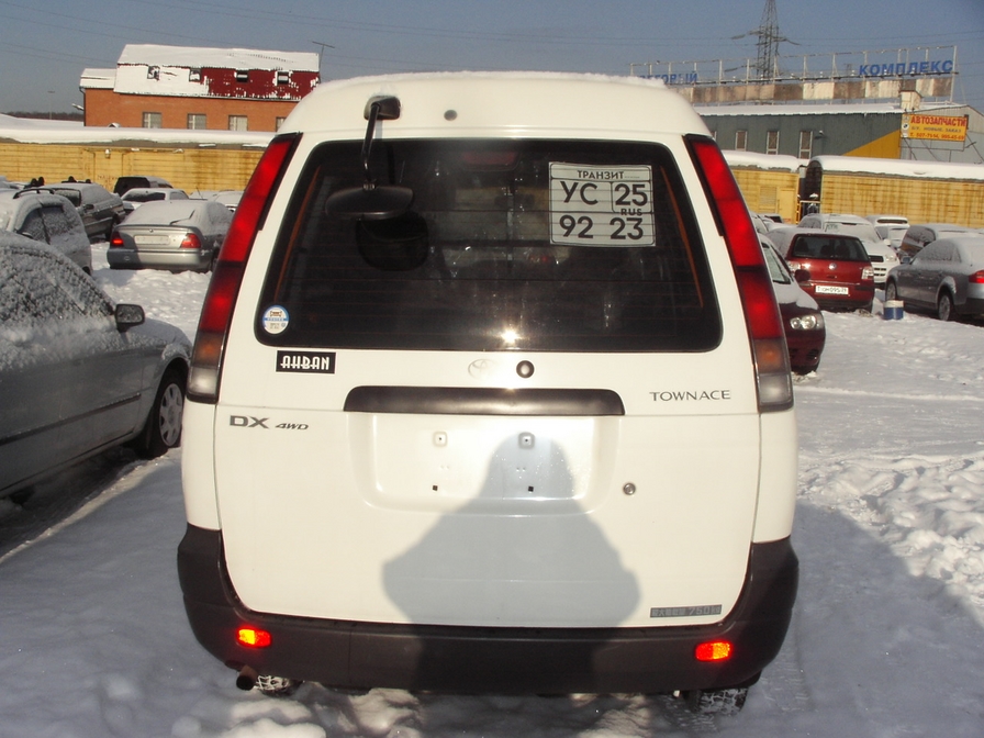 2000 Toyota Town Ace Photos