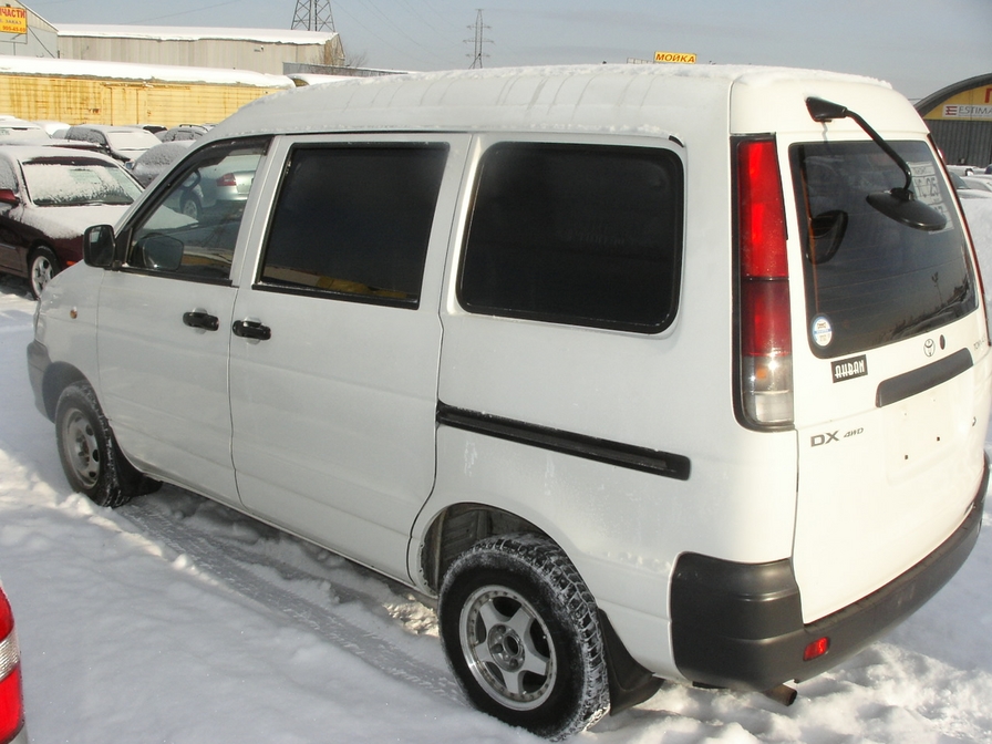 2000 Toyota Town Ace Photos