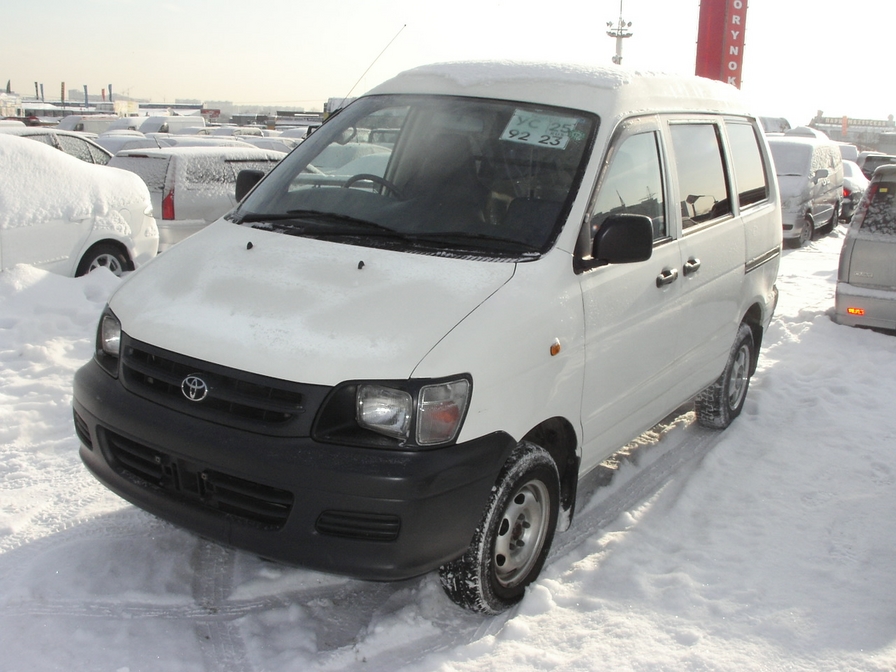 2000 Toyota Town Ace Pictures