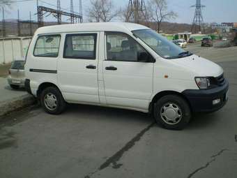 2002 Toyota Town Ace Photos