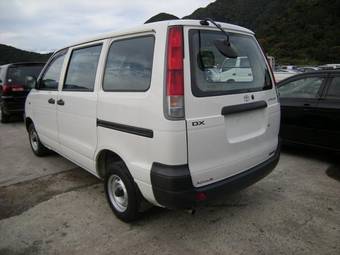 2002 Toyota Town Ace Photos