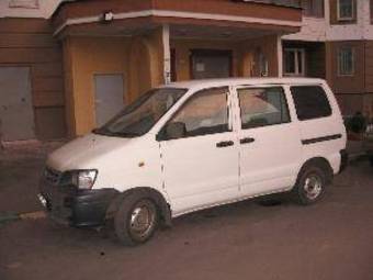 2002 Toyota Town Ace Pics