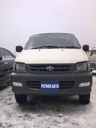 2002 Toyota Town Ace Photos