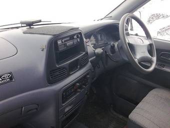 2002 Toyota Town Ace Photos