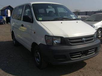 2002 Toyota Town Ace Photos