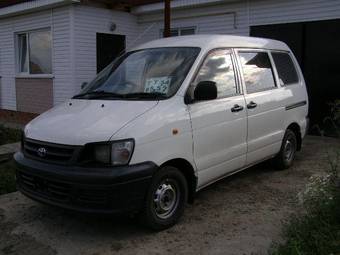 2002 Toyota Town Ace Photos