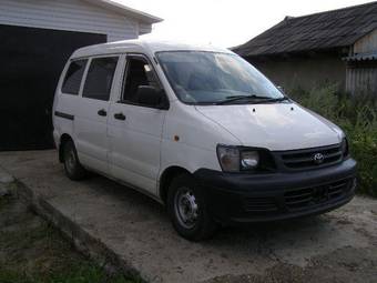 2002 Toyota Town Ace Photos