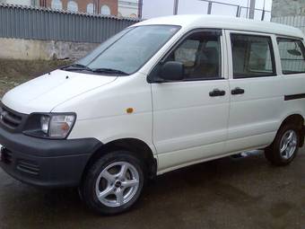 2002 Toyota Town Ace Photos