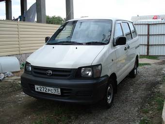 2002 Toyota Town Ace Photos