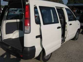 2003 Toyota Town Ace Photos