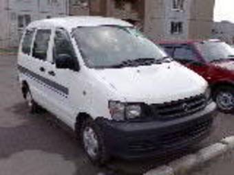 2003 Toyota Town Ace Photos