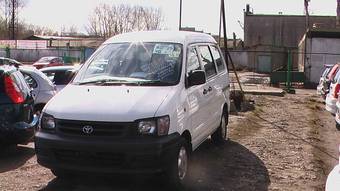 2003 Toyota Town Ace Photos