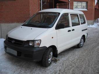 2003 Toyota Town Ace Photos