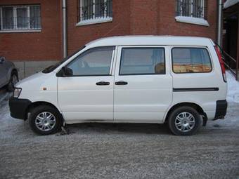 2003 Toyota Town Ace Photos