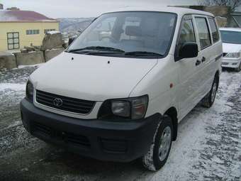 2004 Toyota Town Ace Photos