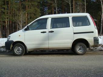 2004 Toyota Town Ace Pics