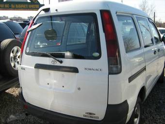 2004 Toyota Town Ace Photos