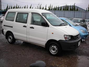 2005 Toyota Town Ace Photos