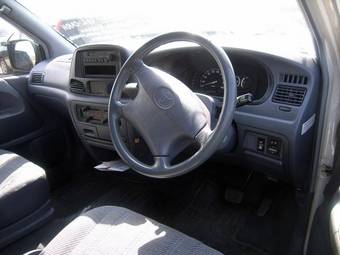 2005 Toyota Town Ace Photos