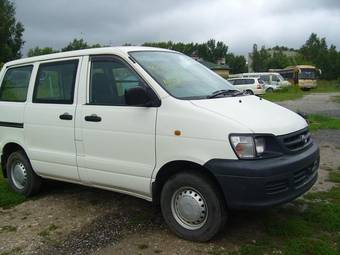 2005 Toyota Town Ace Photos