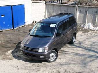 1998 Toyota Town Ace Noah Photos