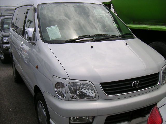 1999 Toyota Town Ace Noah Photos