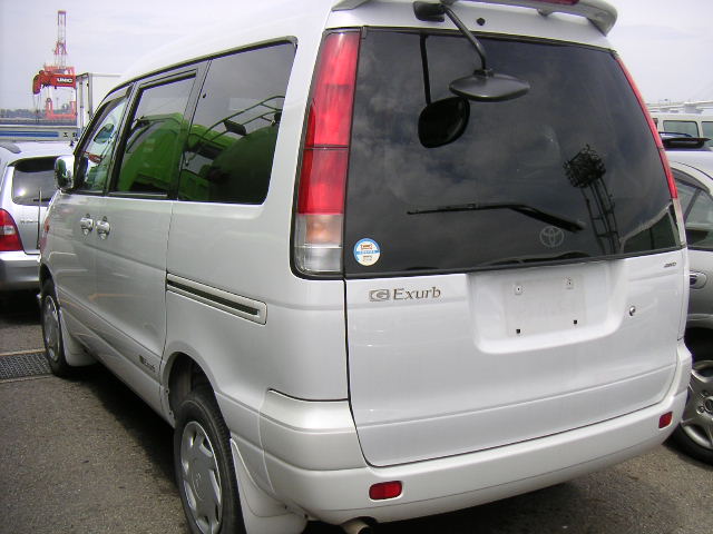 1999 Toyota Town Ace Noah Pictures