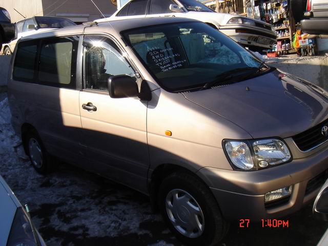 1999 Toyota Town Ace Noah Pictures