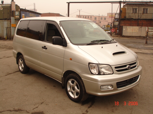 1999 Toyota Town Ace Noah Photos