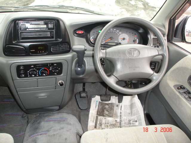 1999 Toyota Town Ace Noah Photos
