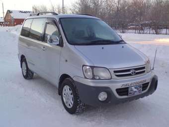 1999 Toyota Town Ace Noah Pictures