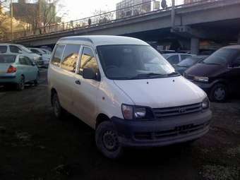 1999 Toyota Town Ace Noah Photos