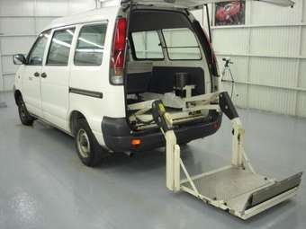 1999 Toyota Town Ace Noah Pictures