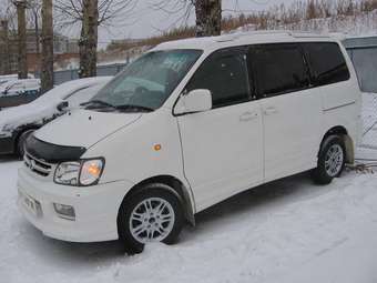 1999 Toyota Town Ace Noah Photos