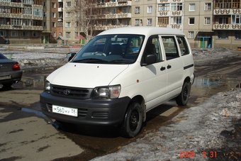 2000 Toyota Town Ace Noah