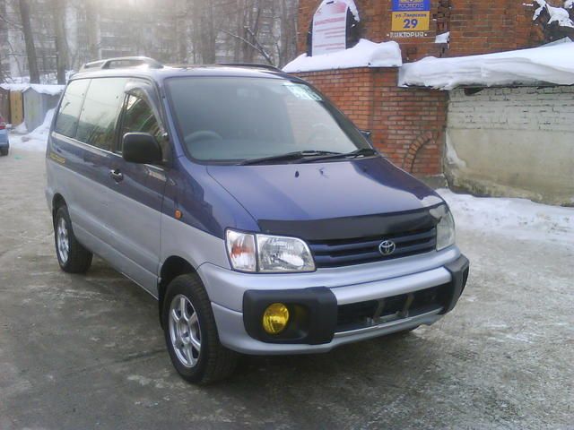 2000 Toyota Town Ace Noah