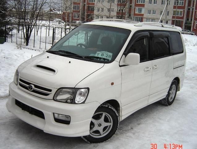 2000 Toyota Town Ace Noah