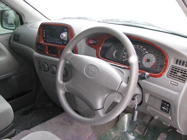 2000 Toyota Town Ace Noah