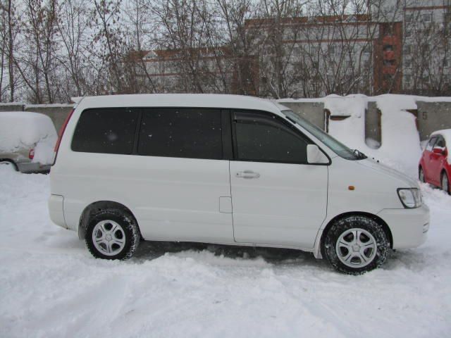 2000 Toyota Town Ace Noah