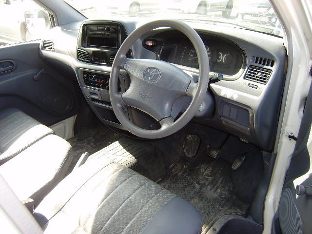 2000 Toyota Town Ace Noah