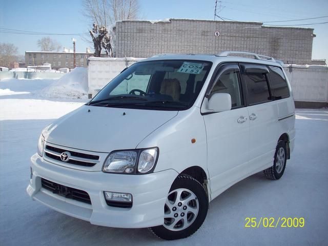 2000 Toyota Town Ace Noah