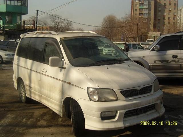 2000 Toyota Town Ace Noah