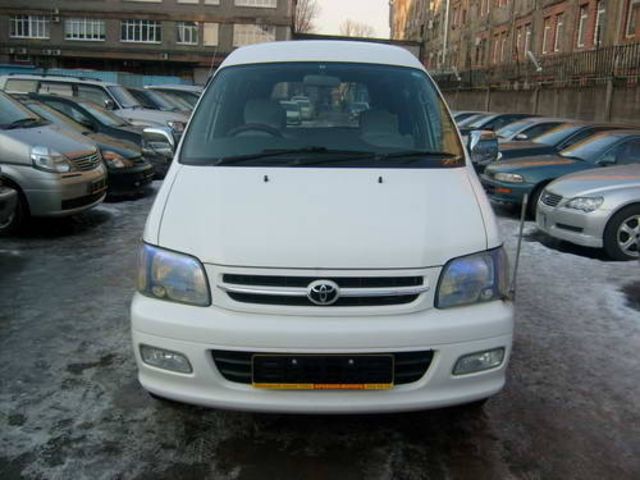 2000 Toyota Town Ace Noah